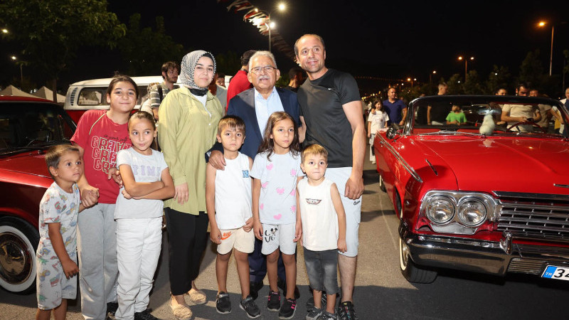 Başkan Büyükkılıç, Klasik Otomobil Festivaline Renk Kattı