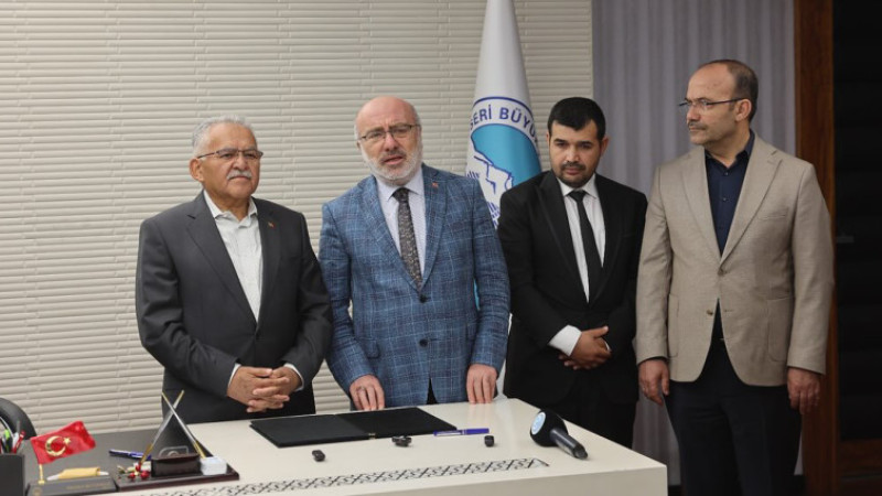 Başkan Büyükkılıç’tan Kayseri Üniversitesi Öğrencilerine Sanat Ve Eğitim Desteği