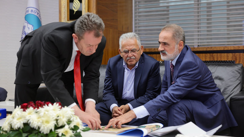 Başkan Büyükkılıç, TCDD Genel Müdürü Kurt’u Makamında Konuk Etti