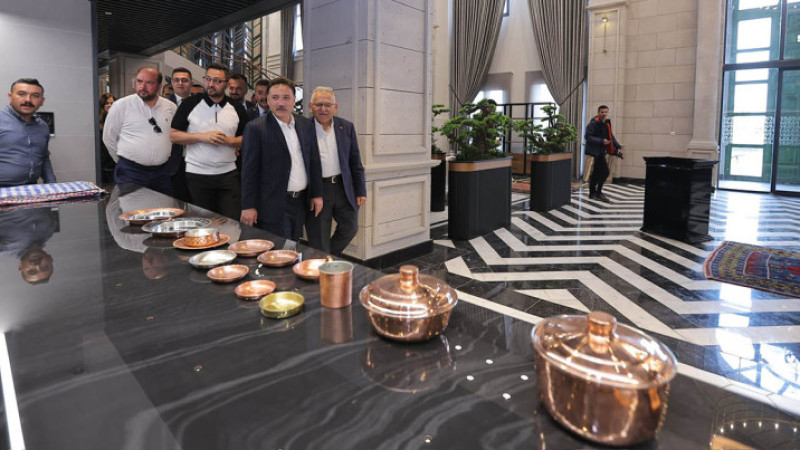 Vali Çiçek’ten Başkan Büyükkılıç’a ‘Mutfak Sanatları Merkezi’ Övgüsü: “Muhteşem Olmuş”