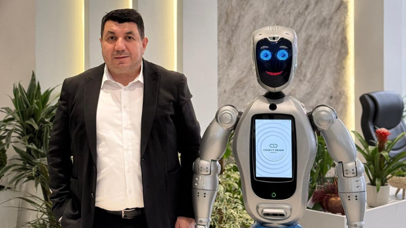 Türkiye’nin İlk ve Tek Sigortacı Robotu POLİ Göreve Başladı