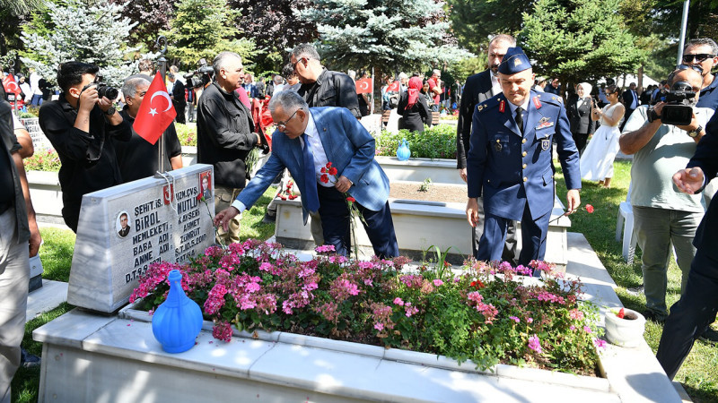 Başkan Büyükkılıç’tan Şehitlere Dua, Millete Vefa