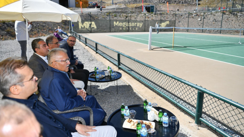Başkan Büyükkılıç, Erciyes’teki Dünya Tenis Turu’na Ev Sahipliği Yapan Büyükşehir Yatırımlarını İnce