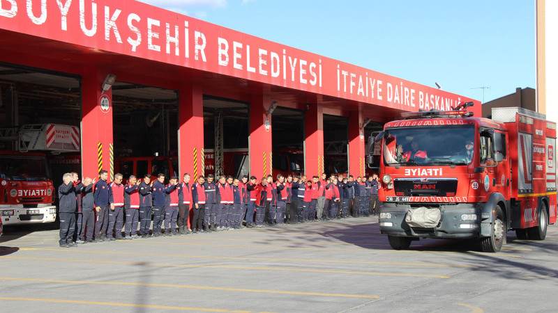 Kayseri Büyükşehir İtfaiyesi, Kırıkkale’deki Kimya Fabrikası Yangınına Destek İçin Harekete Geçti
