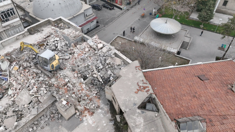 Camikebir’deki dönüşümde yıkım başladı