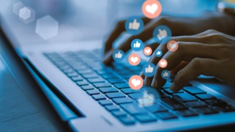 Sosyal Medyada Mutluluk Yarışı; Uzmanlardan Dijital Benlik Uyarısı