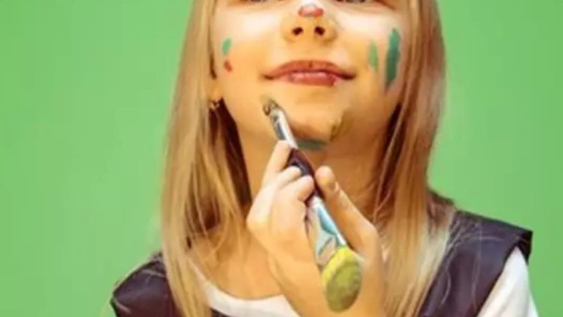 Çocuklarda makyaj yaşı çok küçük yaşlara indi