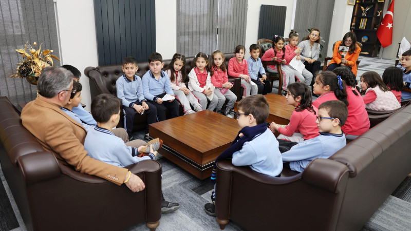 Minik öğrencilerden Başkan Özdoğan'a ziyaret