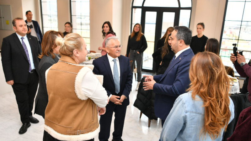 Kayseri Büyükşehir, Paris’ten Erciyes’e Tanıtım Köprüsü Kurdu