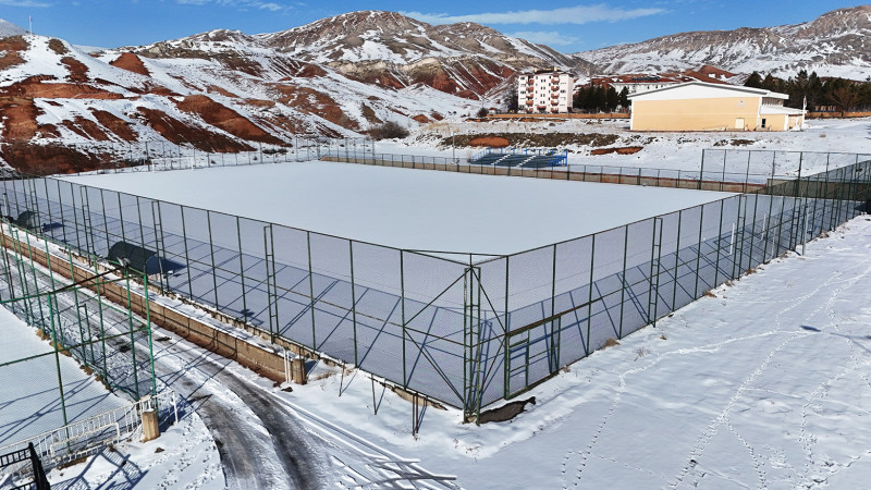 Büyükşehir, Akkışla’da Taziye Evi İhtiyacına ve Halı Saha Tadilatına El Uzattı