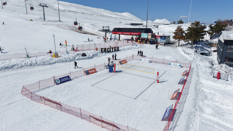 Erciyes’te Kar Voleybolu Heyecanı Başlıyor; Kar Voleybolu Sahası Ücretsiz Hizmette
