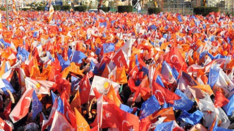 AK Parti ile ilgili yorumlar böyle; Bayramda “tam kadro” sahaya iniyor