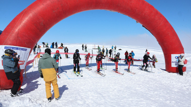 Büyükşehir İle Zirvede Büyük Final; Uluslararası Erciyes Dağ Kayağı Yarışları Sona Erdi