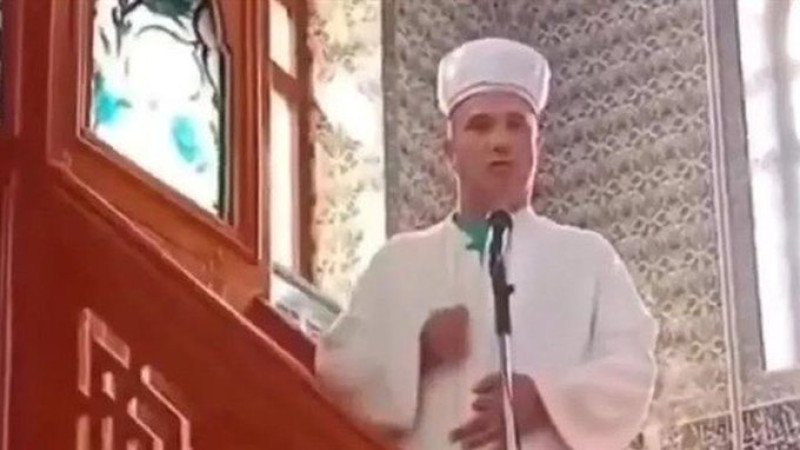 İmam cemaate resti çekti; Kıldırmıyorum namazı, terk edin camiyi!