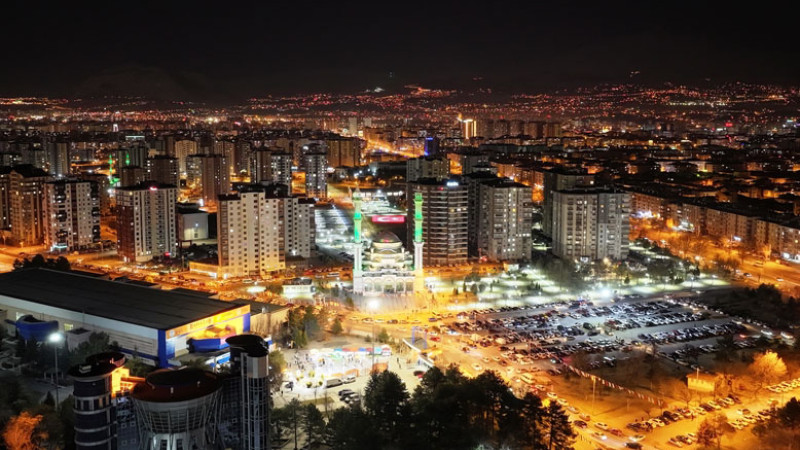 Kocasinan’da Camiler Ramazan’da da Gül Kokuyor