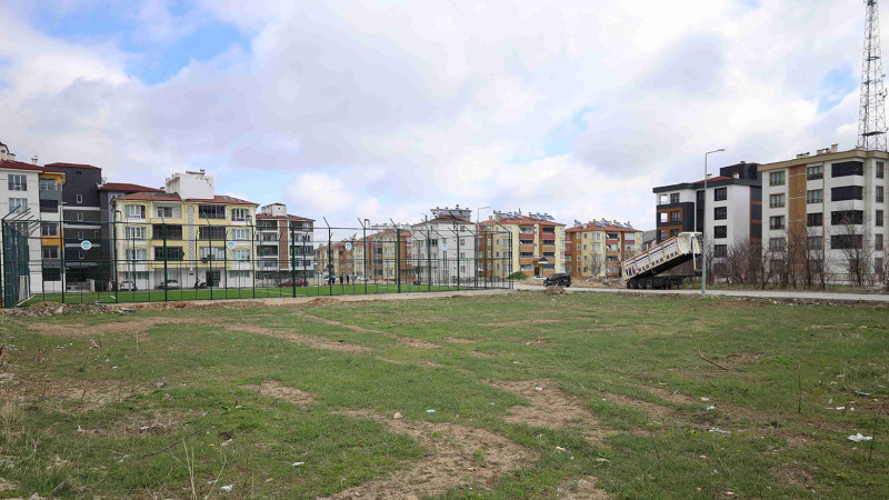 Yahyalı’ya Başkan Esat Öztürk’ten Yarı Olimpik Havuz Müjdesi