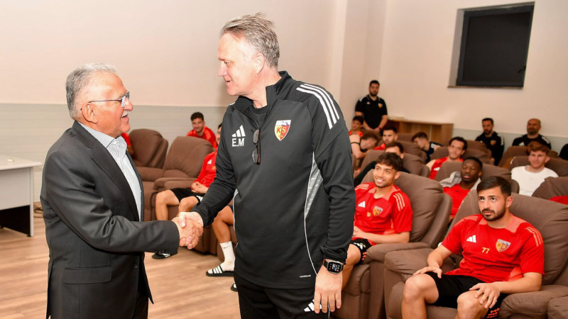 Başkan Büyükkılıç’tan Zorlu Maç Öncesi Kayserispor’a “Moral” Ziyareti