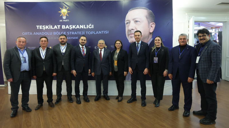 Başkan Büyükkılıç’tan Strateji Toplantısı’nda “Birlik, Hizmet ve Kayseri Modeli” Mesajı