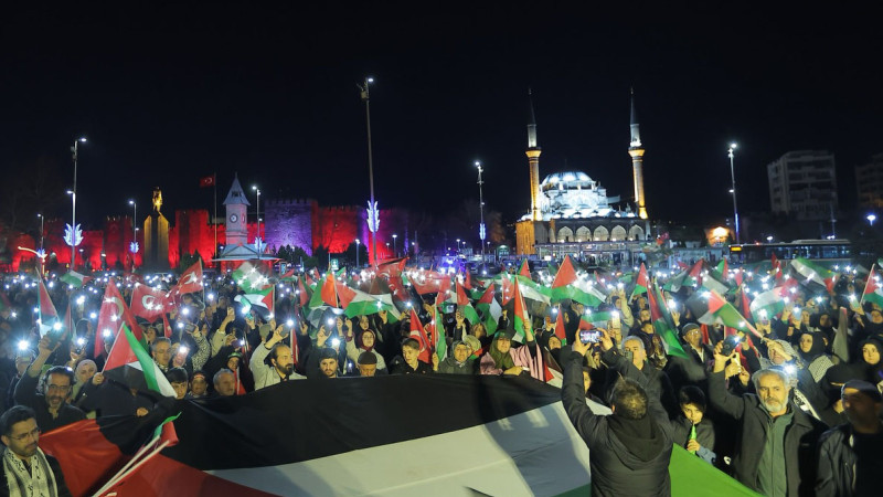 Başkan Büyükkılıç, Filistin Yürüyüşünde Kayserililerle Omuz Omuza