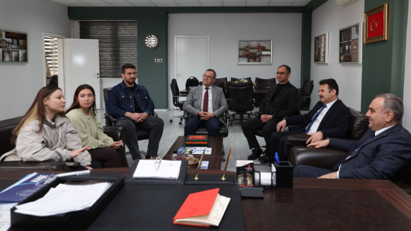 Rektör Prof. Dr. Altun, IEEE Kulübü Öğrencileri ile Bir Araya Geldi