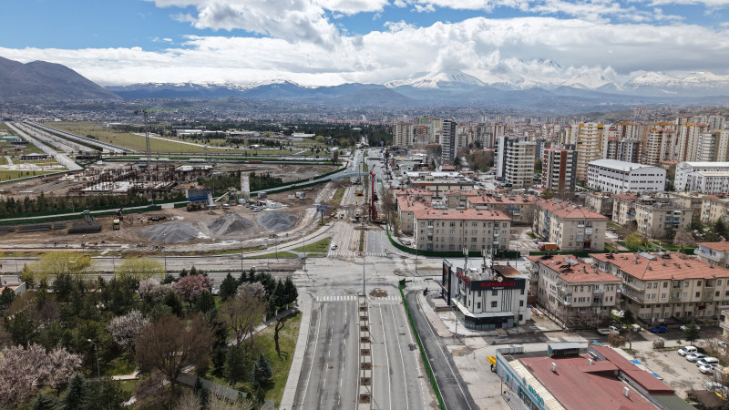 Büyükşehir’in Kartal Katlı Kavşağı Projesi’nde Yoğun Mesai; Kayseri’de Ulaşımın Geleceği İnşa Ediliyor