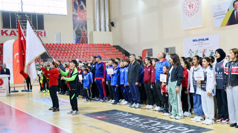 Okul Sporları Hentbol Yarı Final müsabakaları başladı