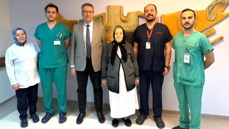 ERÜ’de Dev Tümör Başarıyla Çıkarıldı