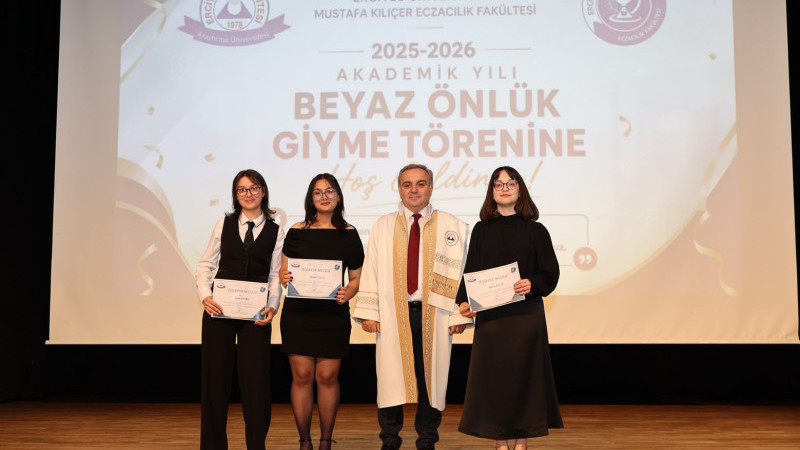 ERÜ Eczacılık Fakültesi'nde “Önlük Giyme Töreni” Düzenlendi