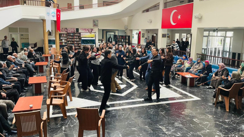 Büyükşehir’in Huzur Evi’nde Ulu Çınarlara Gençlerden Anlamlı Bayram Ziyareti