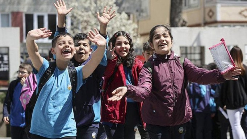 Ara tatil kalkmıyor, gelecek yıl bir kez yapılacak