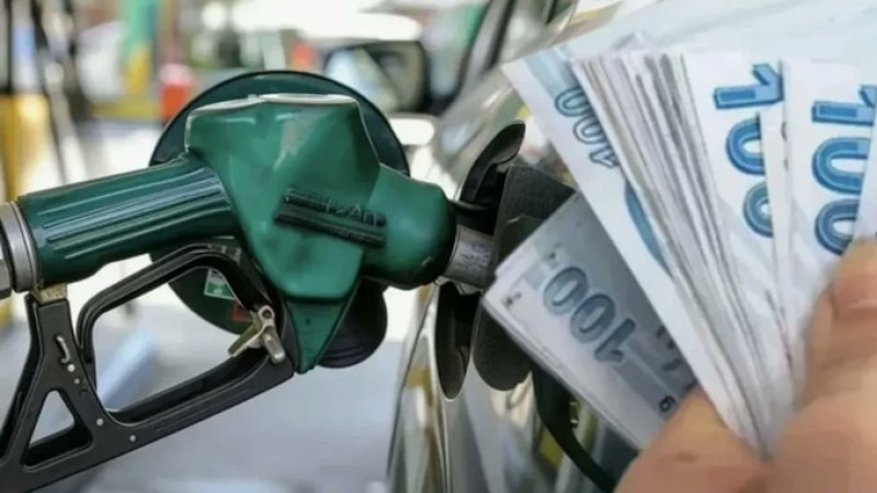 Akaryakıtta zam dalgası sürüyor: Benzine yeni zam geldi