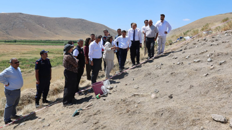 Vali Gökmen Çiçek, Eğriköy Höyük Kazı Alanı’nı Ziyaret Etti